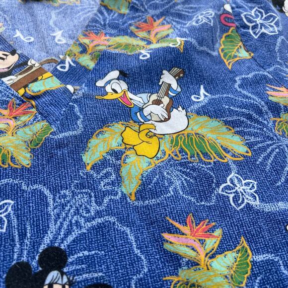 Disney Fab Four Tropical Hawaiian 4-Pocket Scrub Top Sz M - Picture 9 of 10